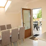 Csilla Apartment *