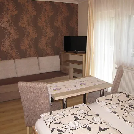 Апартаменты Csilla Хайдусобосло