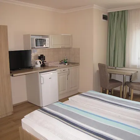 Csilla Apartment *