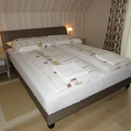 Csilla Apartment *